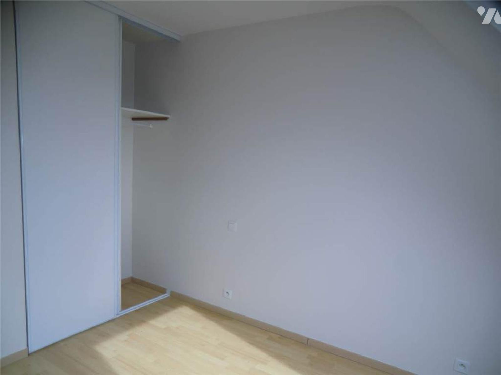 LOCATION maison-ST VINCENT SUR OUST (56)