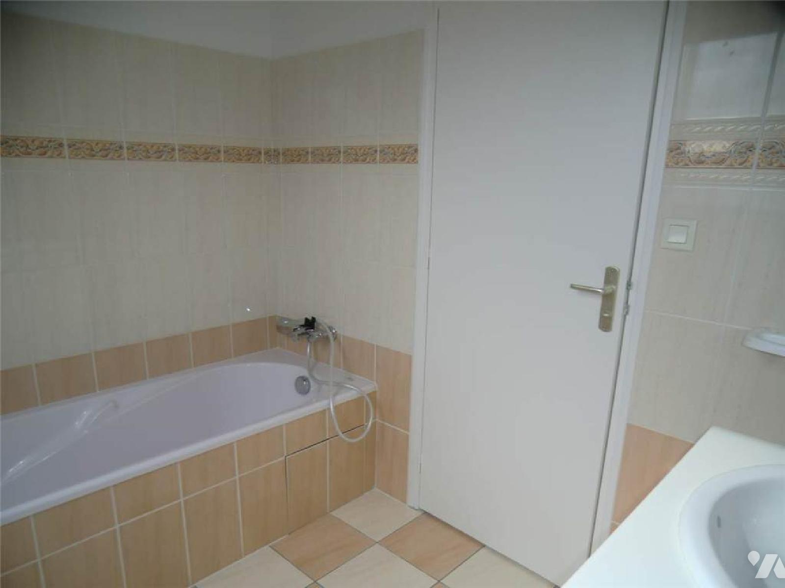 LOCATION maison-ST VINCENT SUR OUST (56)