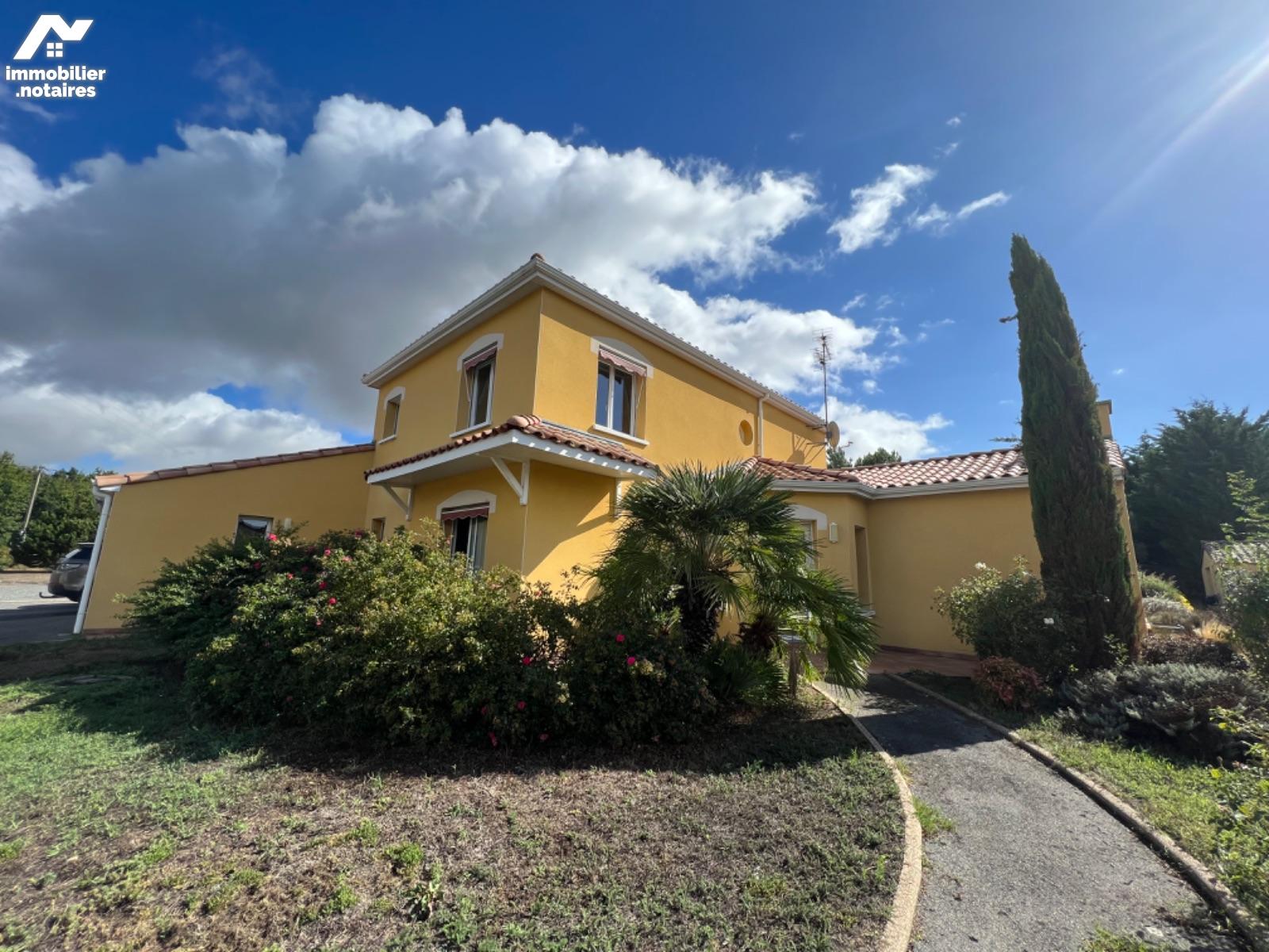 Maison à Vendre à Saint Brévin L Océan Par Notaires Maison / villa à A vendre 5 pièces (166 m²) - ST BREVIN LES PINS 44250 -  538 000 €