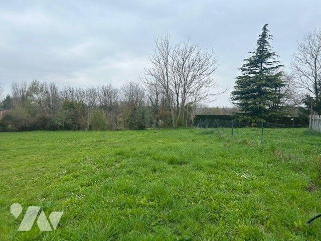 Terrain 600 m² · à Baugé-en-Anjou · 600 m² · 24 000 €