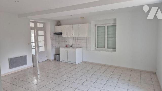 Rental - House/Villa - LEVARE - 85 m² - 5 rooms - 53060/12697/1420