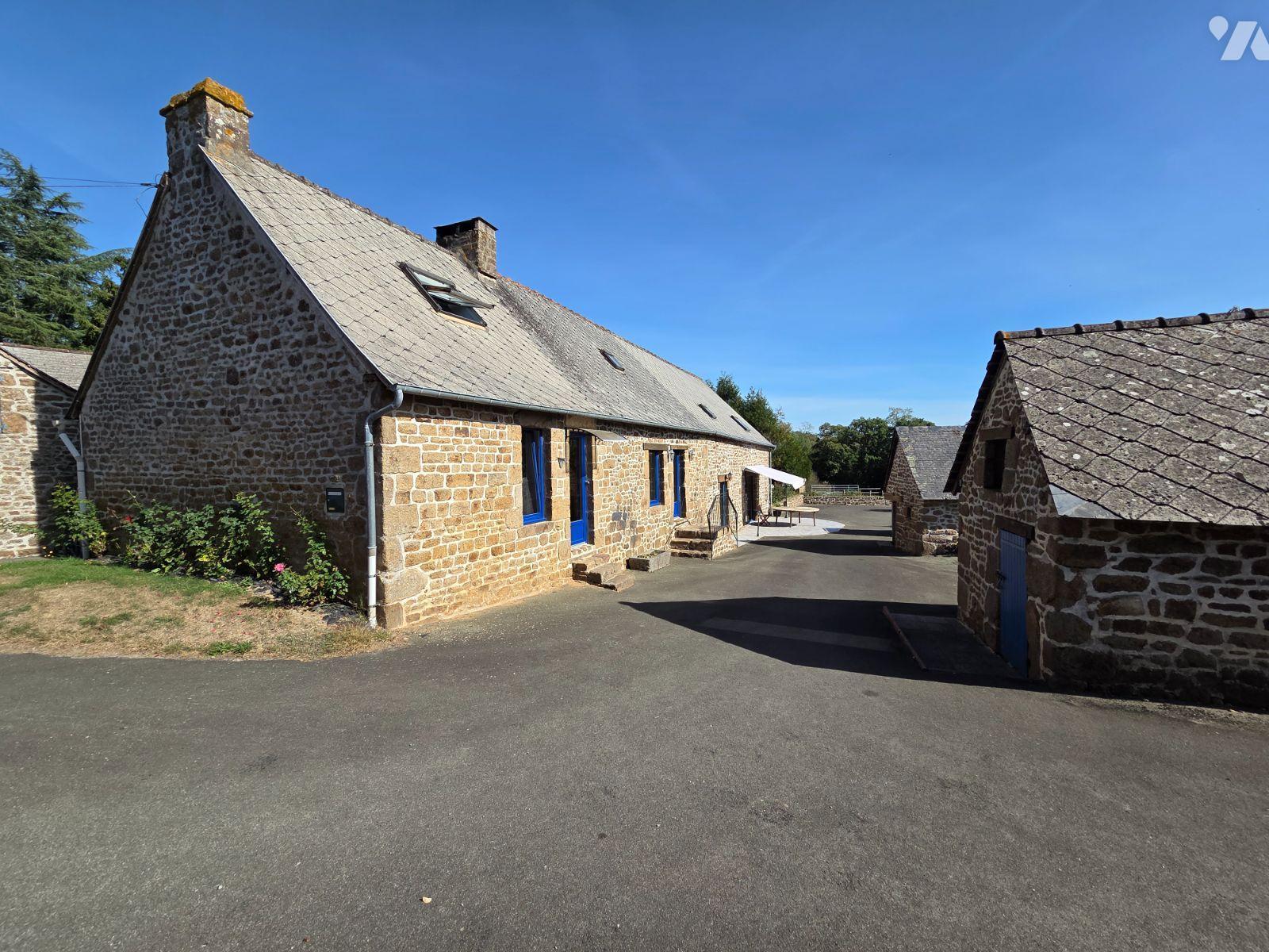 Maison 9 pièces 174 m² · à Ambrières-les-Vallées · 174 m² · 210 000 €
