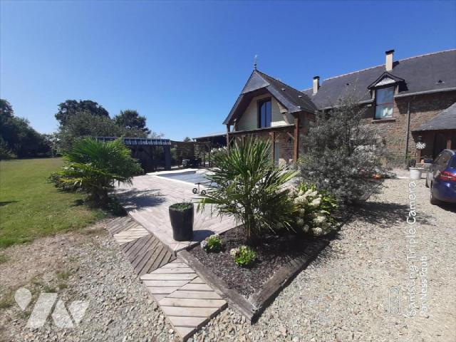 Maison 9 pièces 265 m² · à Larchamp · 265 m² · 350 000 €