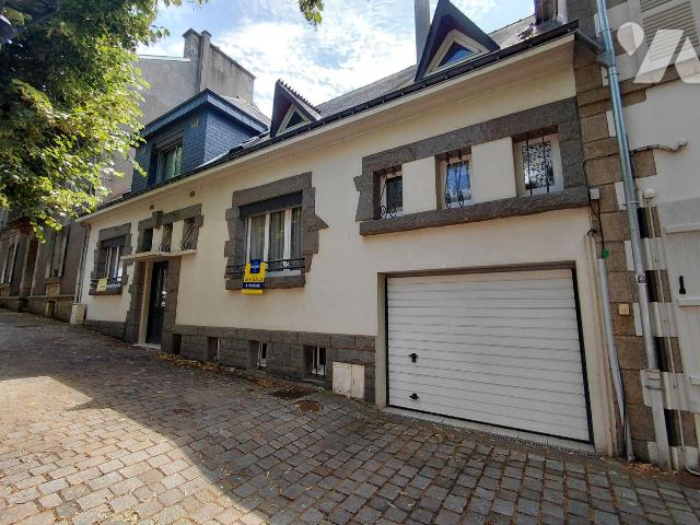 Maison 8 pièces 215 m² · à Pontivy · 215 m² · 385 000 €