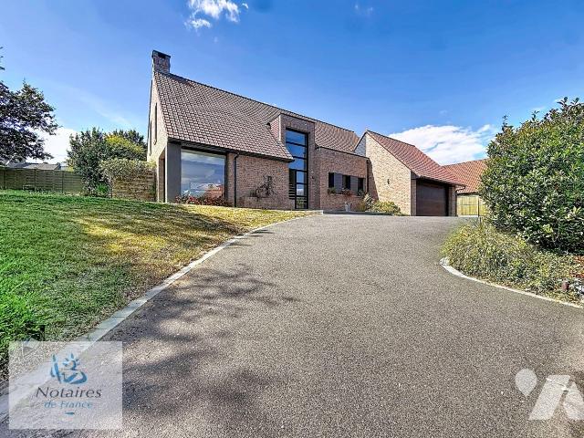Maison 8 pièces 257 m² · à Morbecque · 257 m² · 632 000 €
