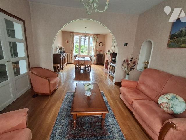 Maison 8 pièces 175 m² · à Écouché-les-Vallées · 175 m² · 190 000 €