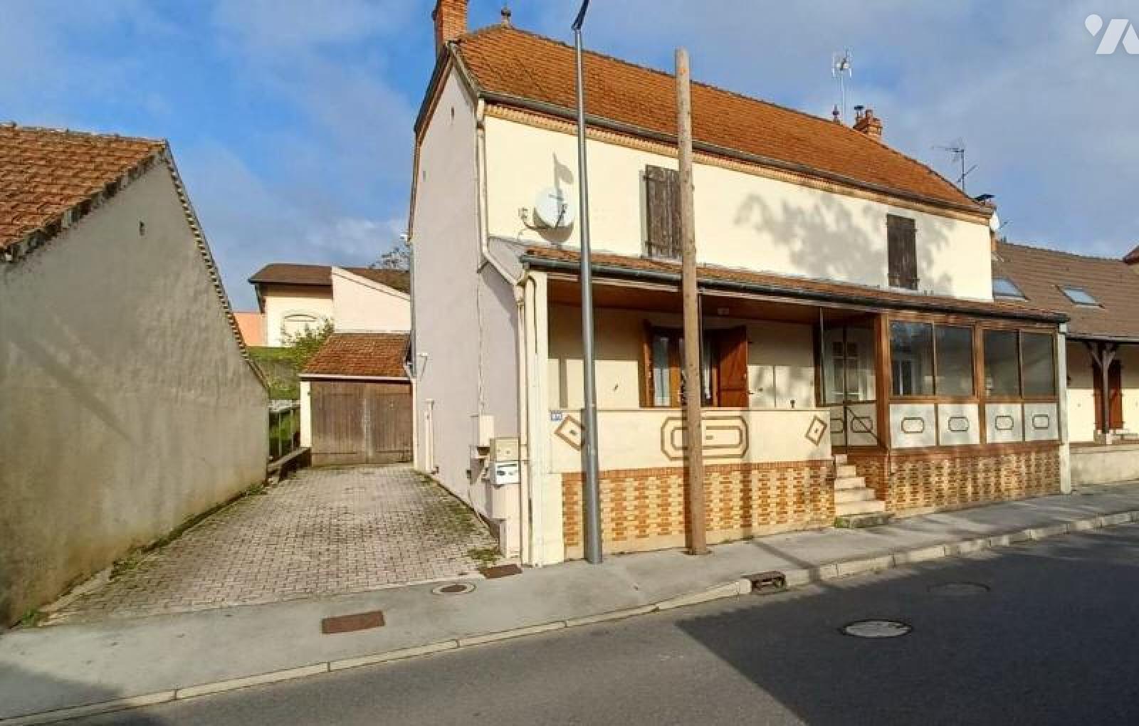 Immeuble 150m² — Branges