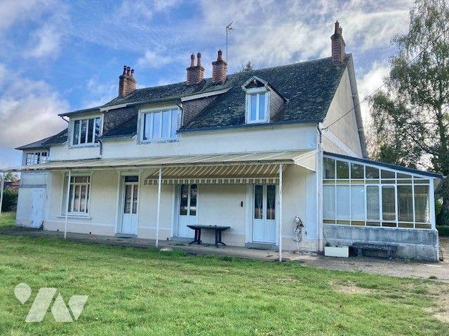 Maison 12 pièces 221 m² · à Guécélard · 221 m² · 200 000 €