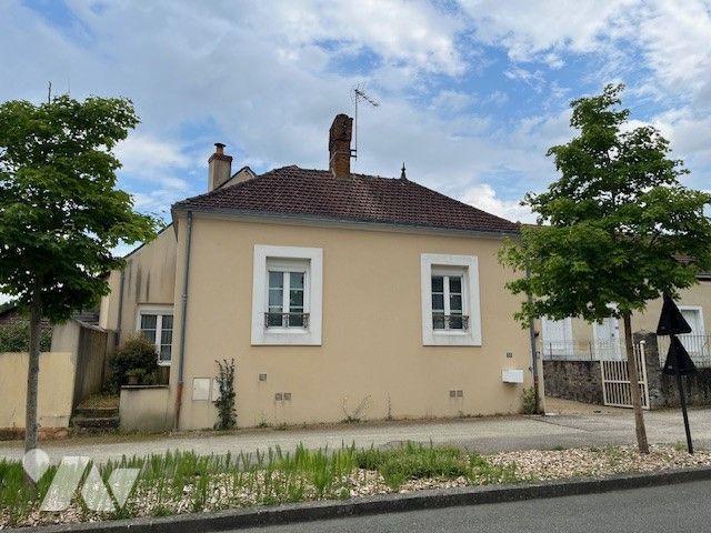 Maison 5 pièces 123 m² · à Savigné-l'Évêque · 123 m² · 210 000 €