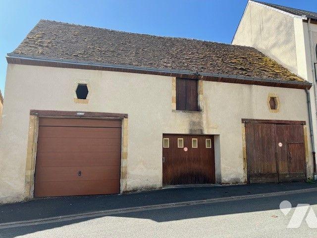 Garage 90m² — Souligné-sous-Ballon