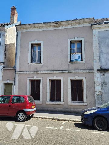 Maison 6 pièces 183 m² · à Flèche · 183 m² · 180 000 €
