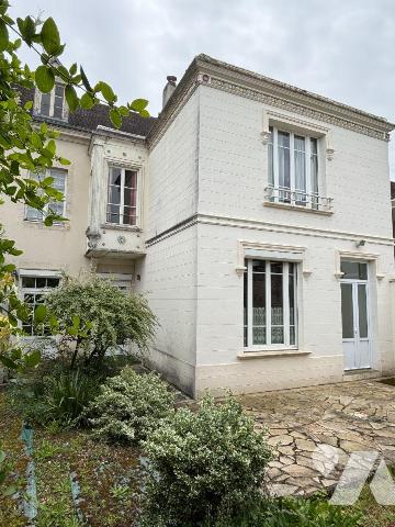 Maison 10 pièces 270 m² · à Mamers · 270 m² · 157 000 €