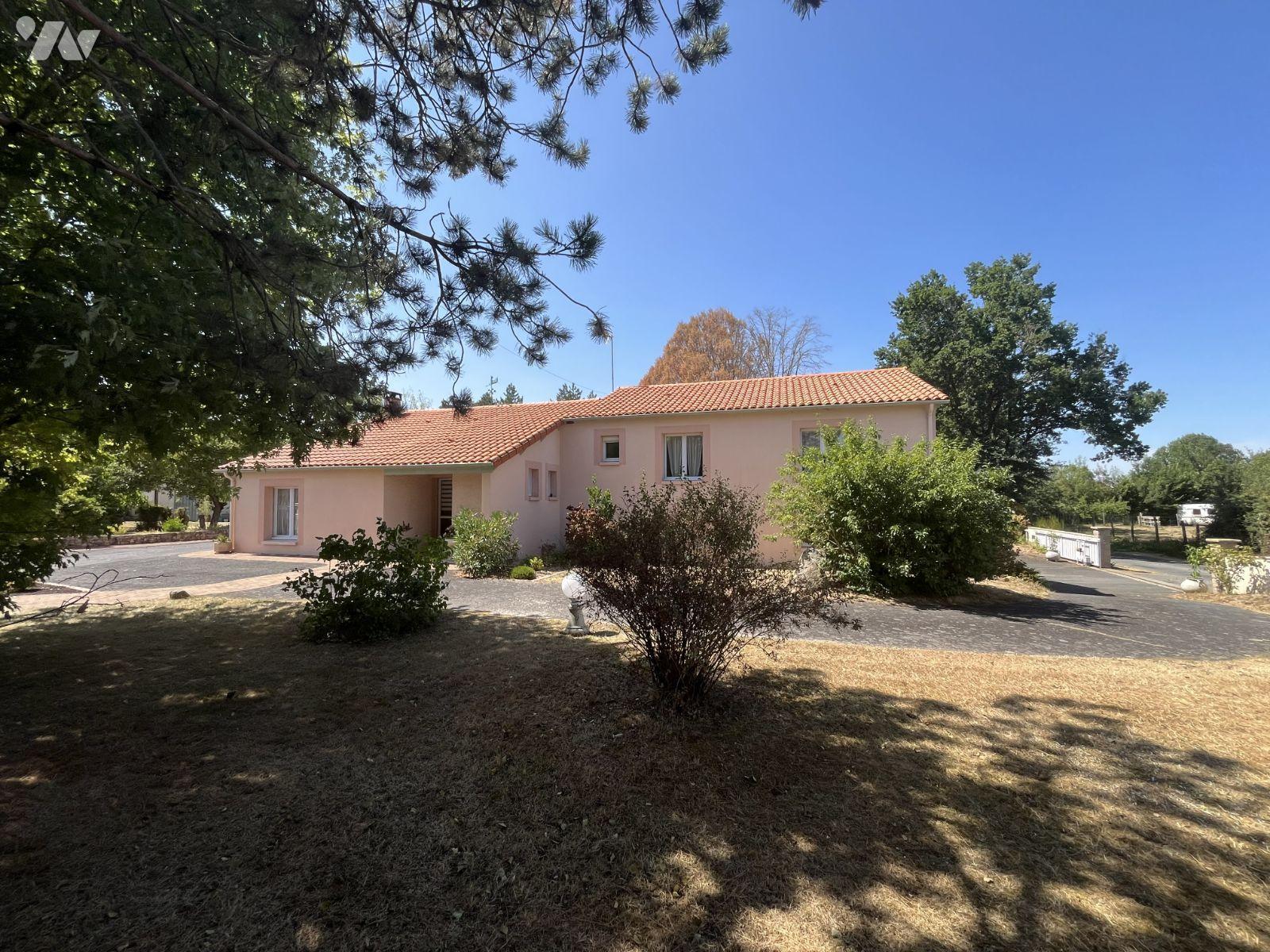 Maison 5 pièces 170 m² · à Argentonnay · 170 m² · 215 000 €