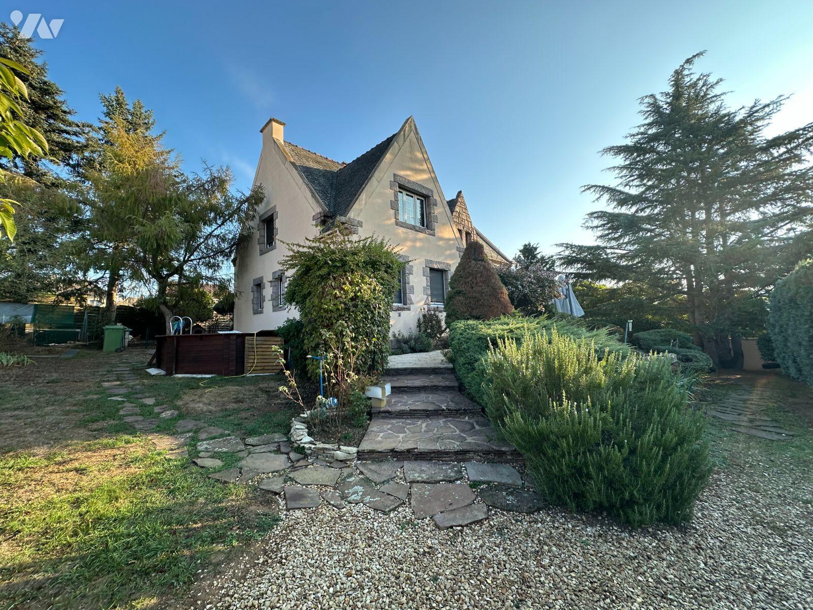Maison 233m² — Saint-Julien-du-Sault