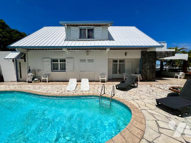 Maison 8 pièces 215 m² · à Saint-Pierre · 215 m² · 765 000 €