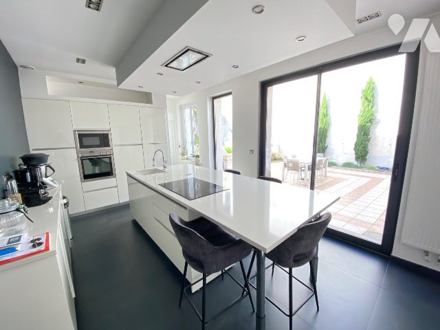 Maison 6 pièces 250 m² · à Saint-Quentin · 250 m² · 415 000 €