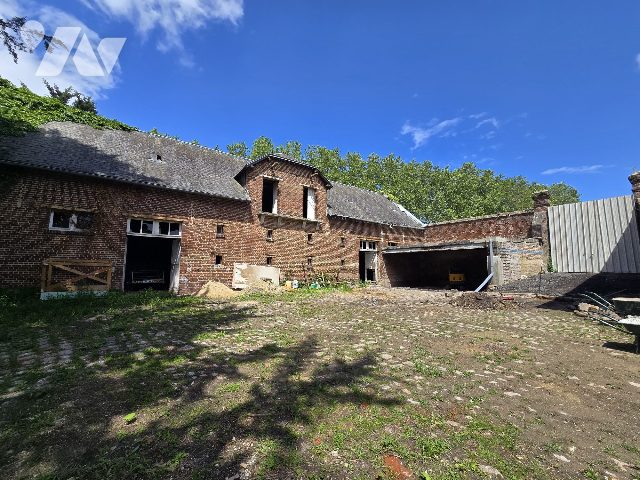 Immeuble 250 m² · à Saint-Quentin · 250 m² · 146 700 €