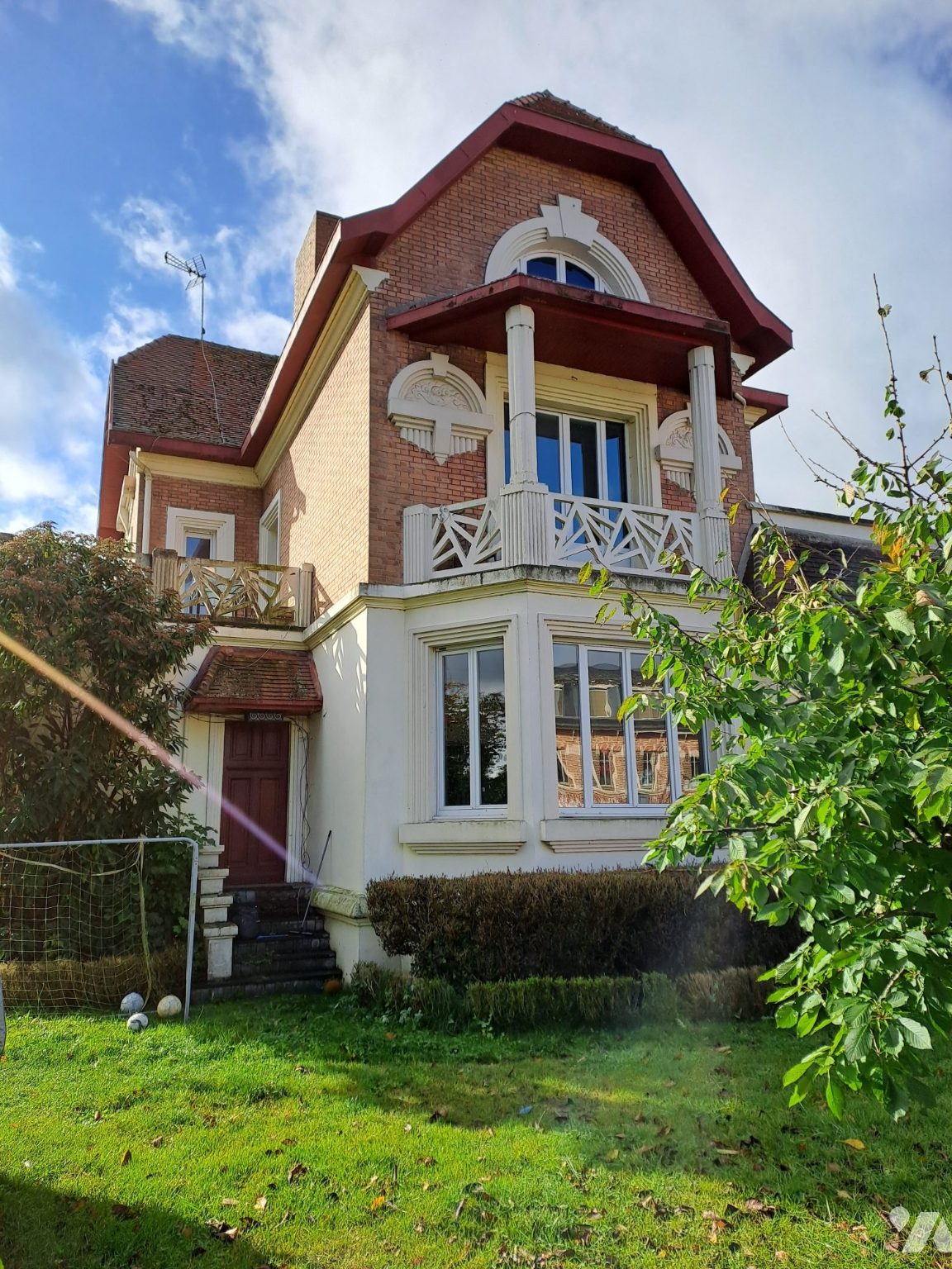 Maison 9 pièces 272 m² · à La Fère · 271,9 m² · 193 100 €