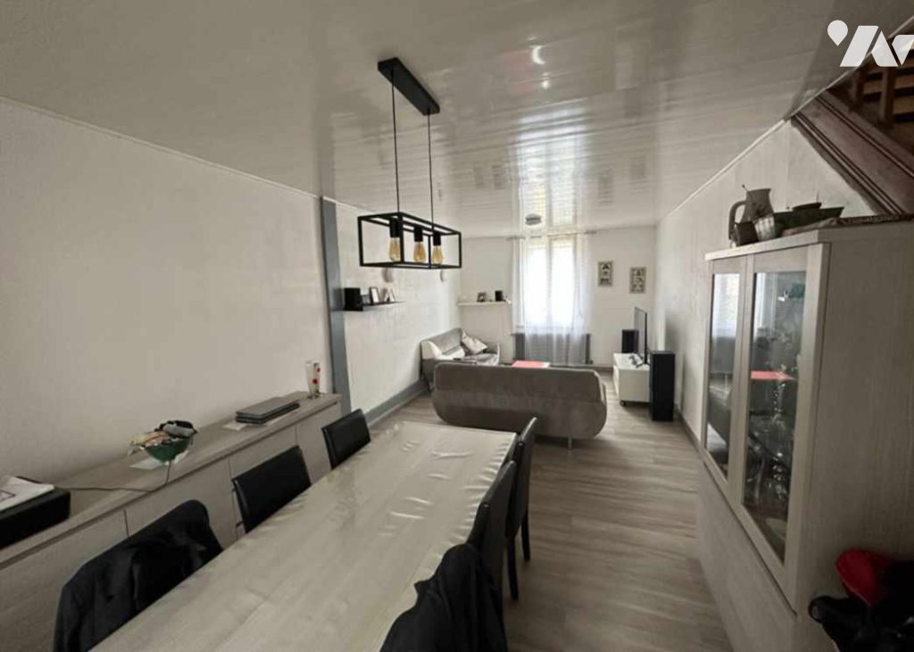 Maison 6 pièces 114 m² · à Saint-Quentin · 114 m² · 100 000 €