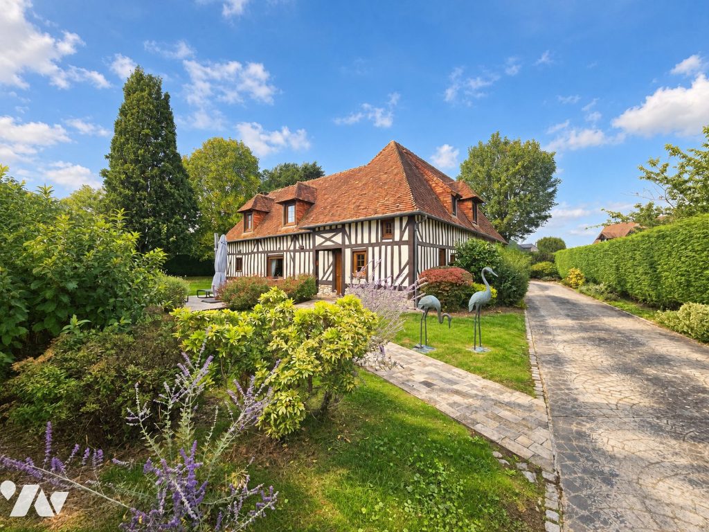 Maison 9 pièces 214 m² · à Équemauville · 214 m² · 619 084 €