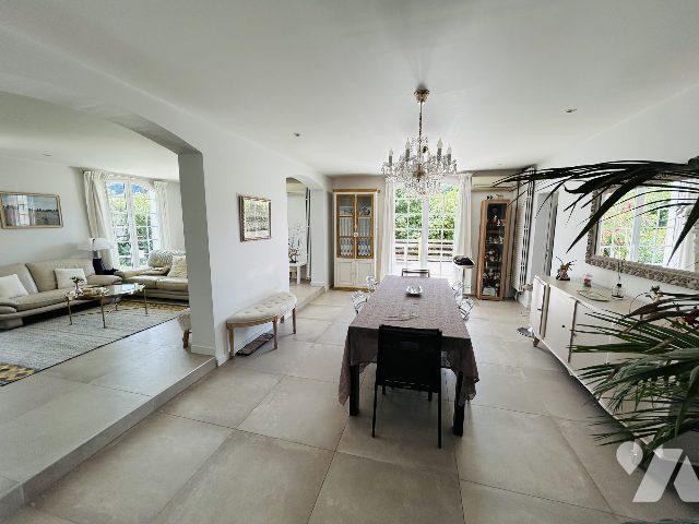 Maison 7 pièces 260 m² · à Eybens · 260 m² · 665 000 €
