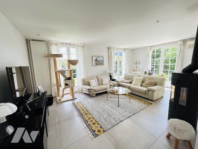 Maison 7 pièces 260 m² · à Eybens · 260 m² · 690 000 €