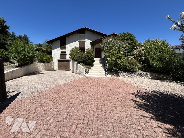 Maison 6 pièces 160 m² · à Claix · 160 m² · 423 000 €
