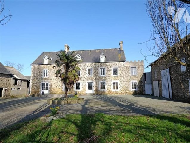 Maison 10 pièces 243 m² · à Tourville-sur-Sienne · 243 m² · 600 000 €