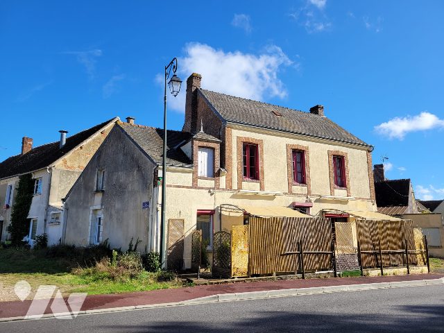 Maison 7 pièces 174 m² · à Cour-Maugis sur Huisne · 173,7 m² · 180 000 €