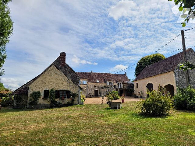Maison 12 pièces 264 m² · à Perche en Nocé · 263,7 m² · 299 000 €