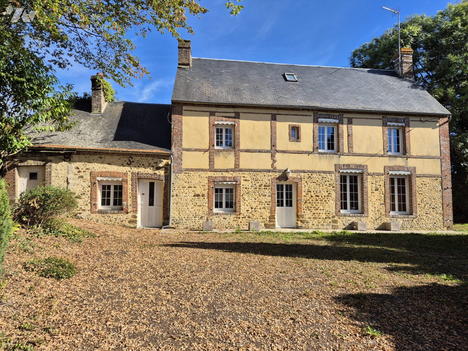 Maison 5 pièces 127 m² · à Mortagne-au-Perche · 127,3 m² · 100 000 €