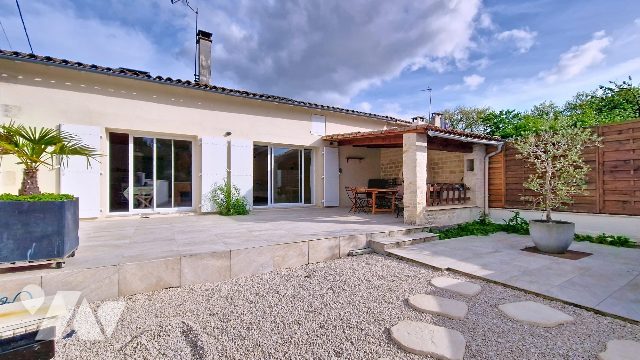 Vente - Maison / villa - ST MARTIN DE BERNEGOUE - 196 m² - 9 pièces - VM430-79005