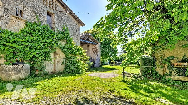 Maison 241m² — Périgné