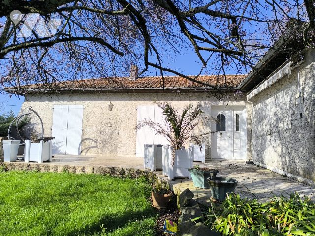 Maison 5 pièces 156 m² · à Aigondigné · 156 m² · 256 800 €