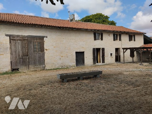 Maison 5 pièces 143 m² · à Chef-Boutonne · 143 m² · 96 300 €