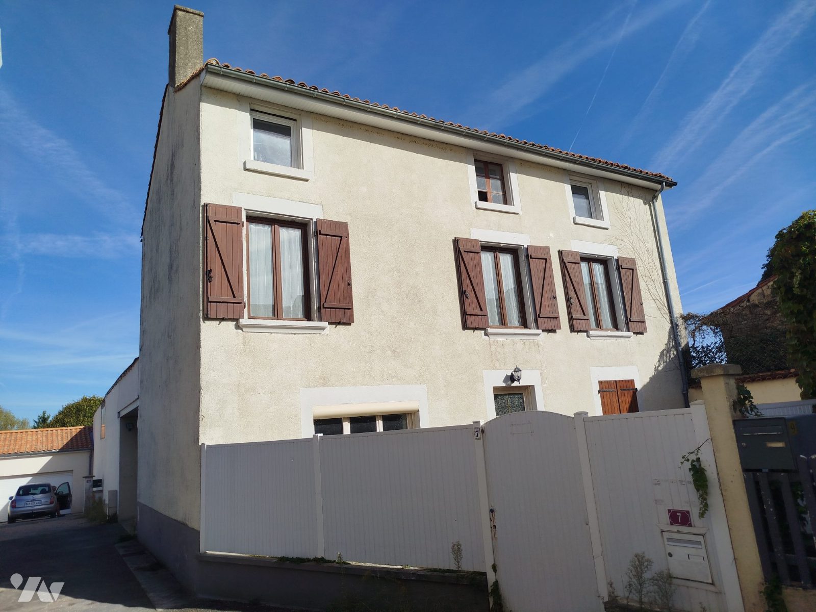 Maison 8 pièces 127 m² · à Chef-Boutonne · 127 m² · 100 000 €
