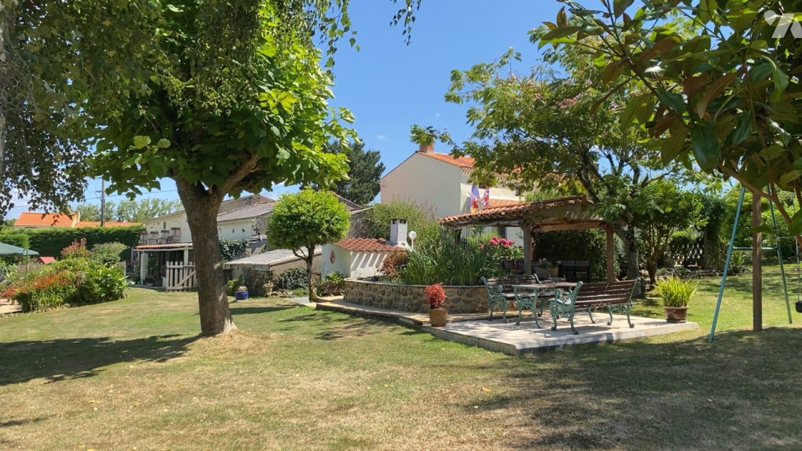 Maison 352m² — Maché