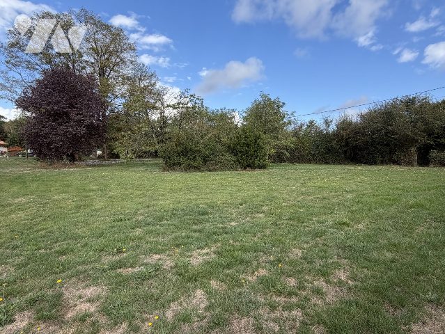 Terrain 1244 m² · à Fontaine-le-Comte · 1 244 m² · 90 000 €