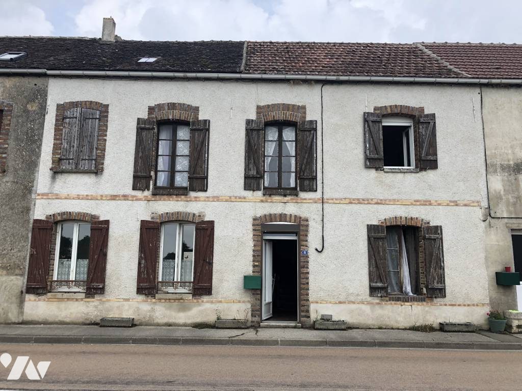 Maison 6 pièces 105 m² · à Bussy-le-Repos · 105 m² · 64 000 €