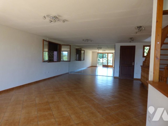 Maison 7 pièces 178 m² · à La Freissinouse · 178 m² · 390 000 €