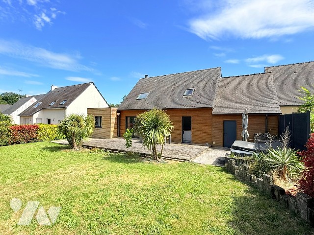 Maison 6 pièces 136 m² · à Bourg-des-Comptes · 136 m² · 335 000 €