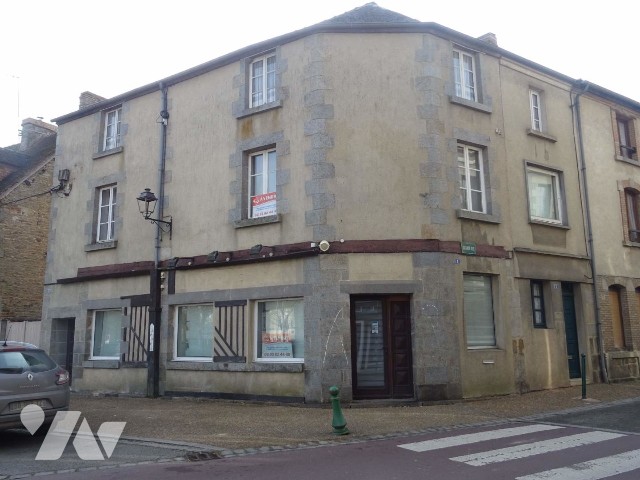 Immeuble 84 m² · à Saint-Pierre-des-Nids · 84 m² · 90 000 €