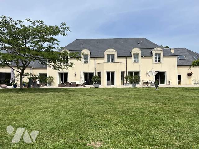 Maison 450m² — Saint-Martin-des-Entrées