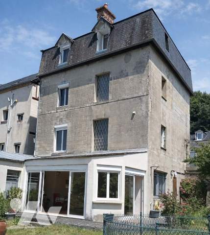 Maison 8 pièces 212 m² · à Lisieux · 212 m² · 271 500 €