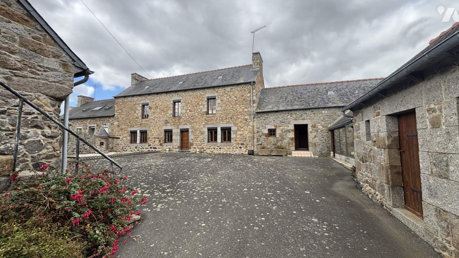 Maison 6 pièces 136 m² · à La Méaugon · 135,6 m² · 210 000 €