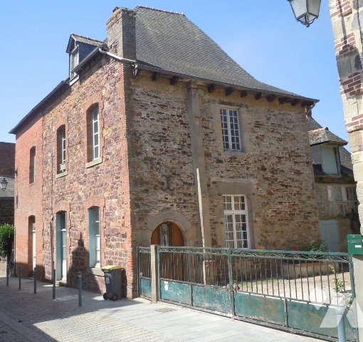 Maison 6 pièces 117 m² · à Saint-Méen-le-Grand · 117 m² · 180 000 €