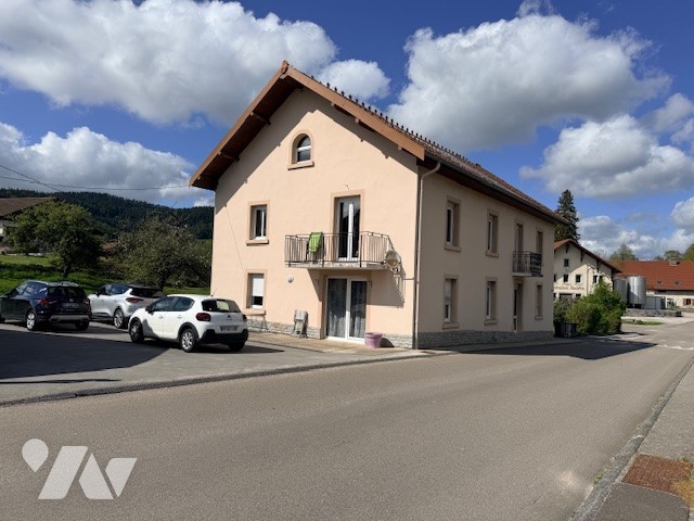 Immeuble 300m² — Guyans-Vennes