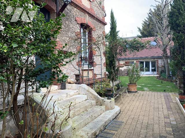 Vente - Maison / villa - CHARTRES - 231,6 m² - 8 pièces - 001/430