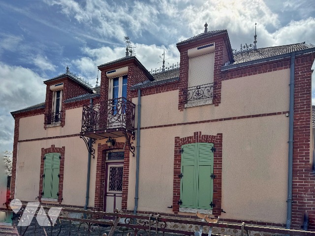 Maison 7 pièces 123 m² · à Logron · 122,7 m² · 230 000 €