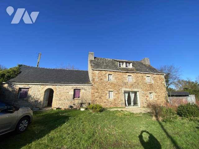 Sale - House/Villa - PLOUGASNOU - 135 m² - 8 rooms - 091/648
